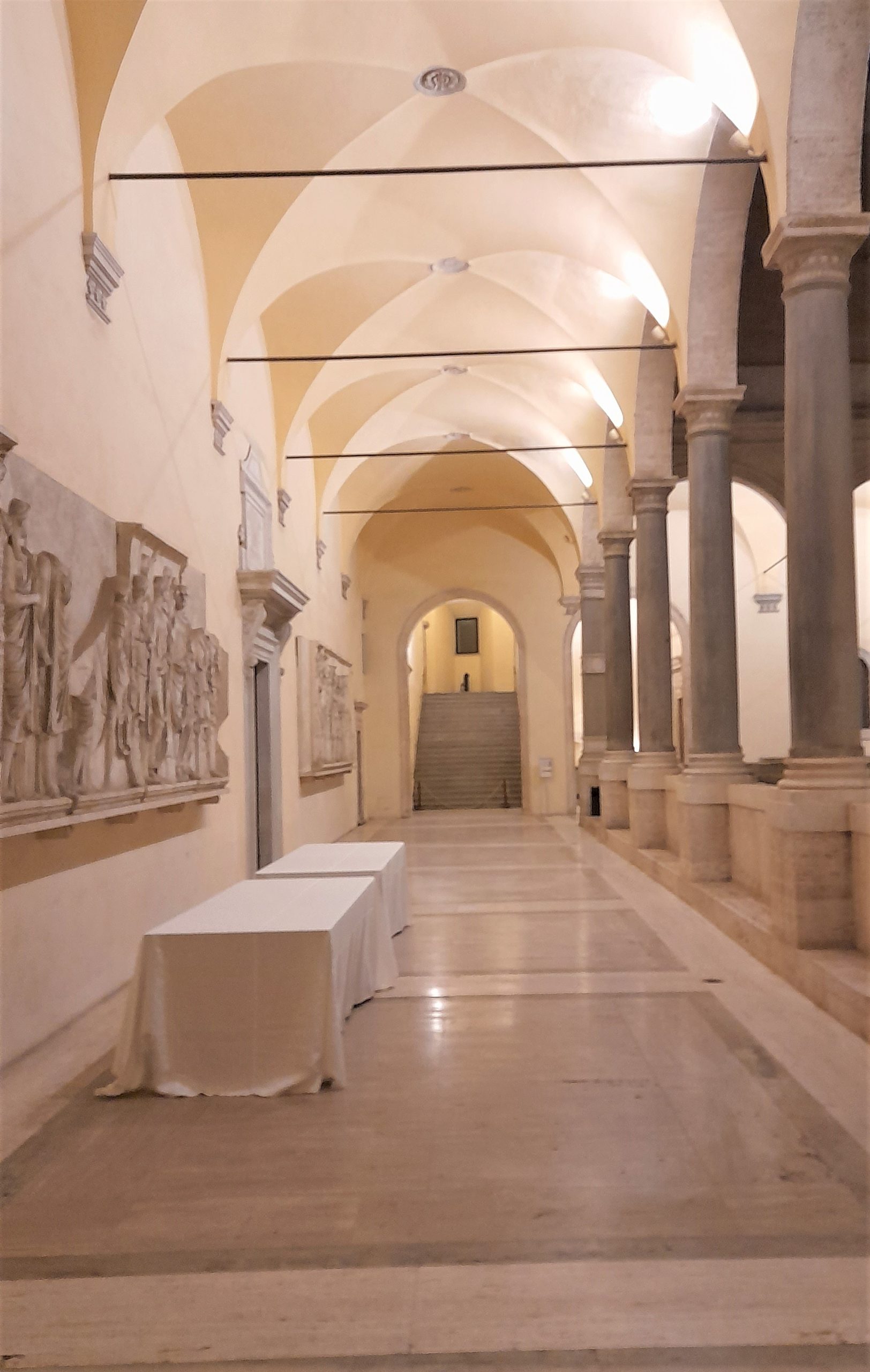 portico primo piano